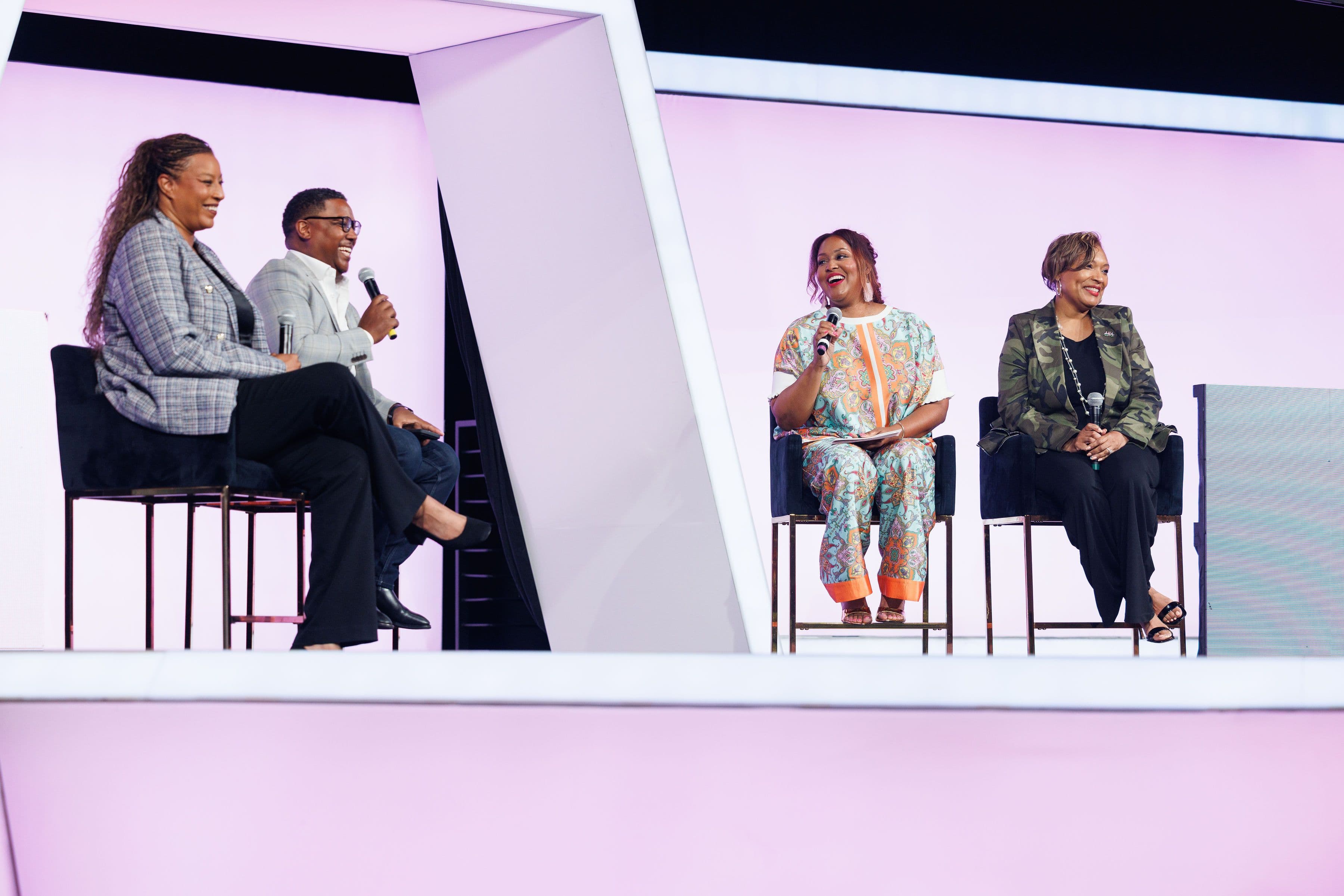 The audience during a mainstage session MPI